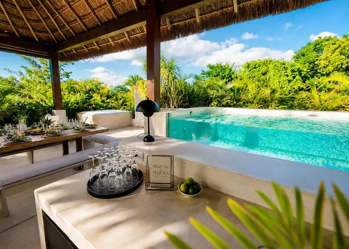 240m2 - 16 Persons - 6 - 2 Swimming Pool - 3 Jacuzzis Villa Tulum
