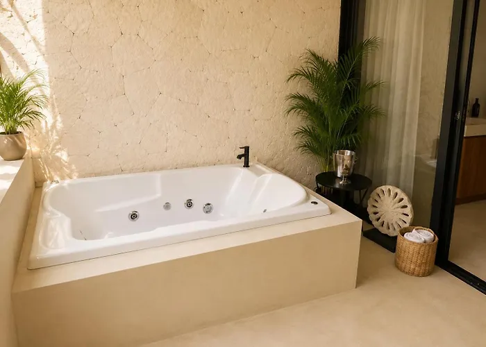 240m2 - 16 Persons - 6 - 2 Swimming Pool - 3 Jacuzzis Villa Tulum