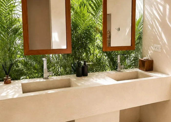 240m2 - 16 Persons - 6 - 2 Swimming Pool - 3 Jacuzzis *