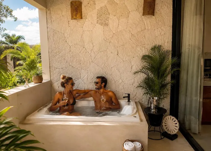 240m2 - 16 Persons - 6 - 2 Swimming Pool - 3 Jacuzzis Villa Tulum